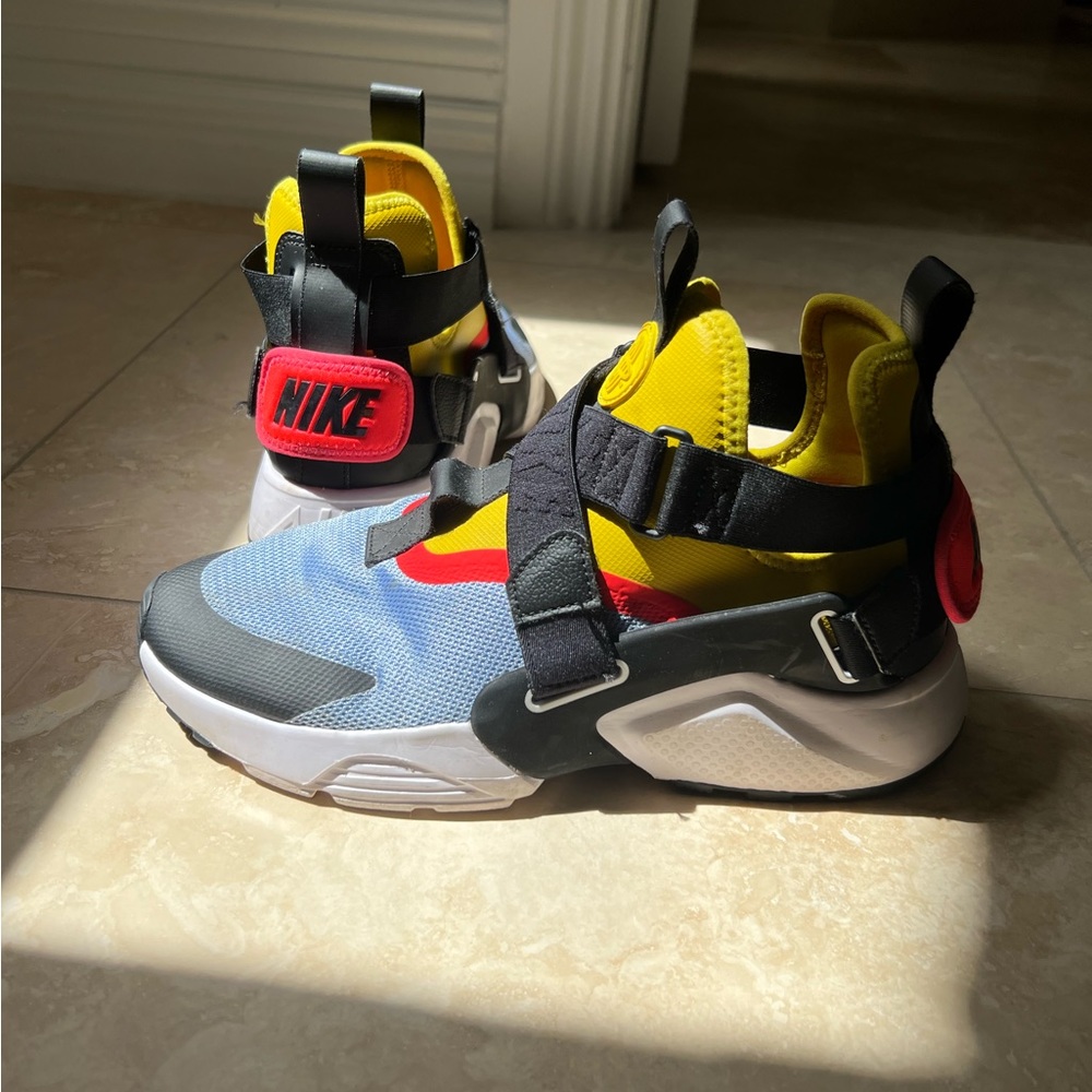 Used— Nike Air Huarache City